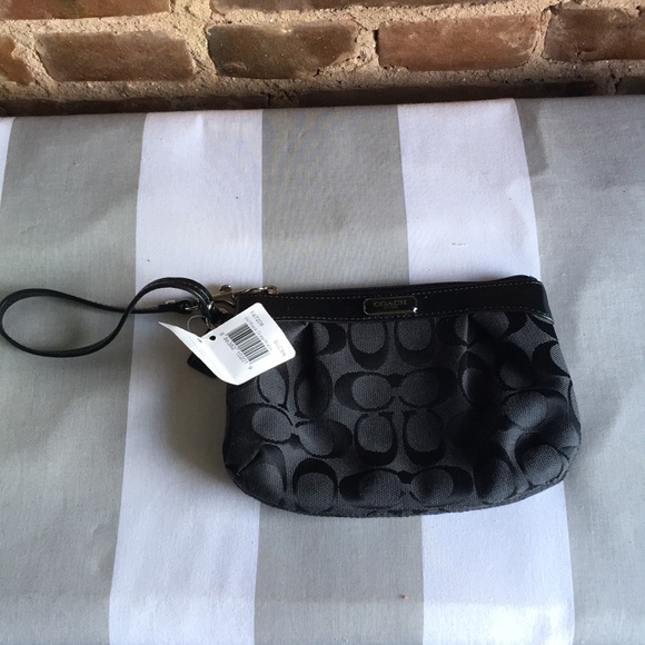 Coach Handbags - Coach Wristlet